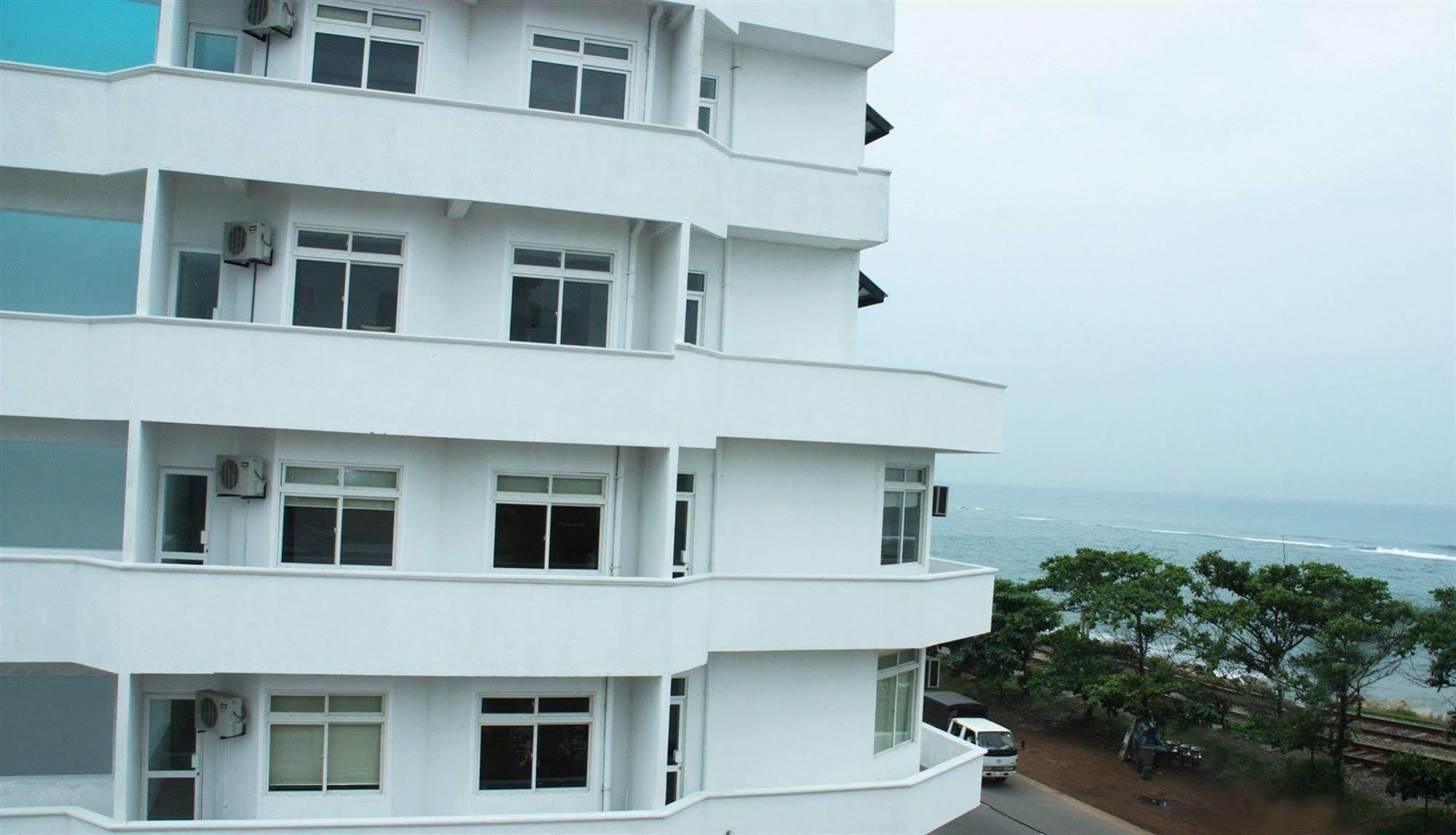 Sai Sea City Hotel Коломбо Екстериор снимка